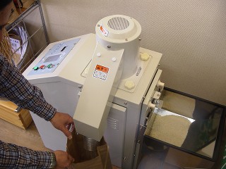 乾式無水洗米処理機